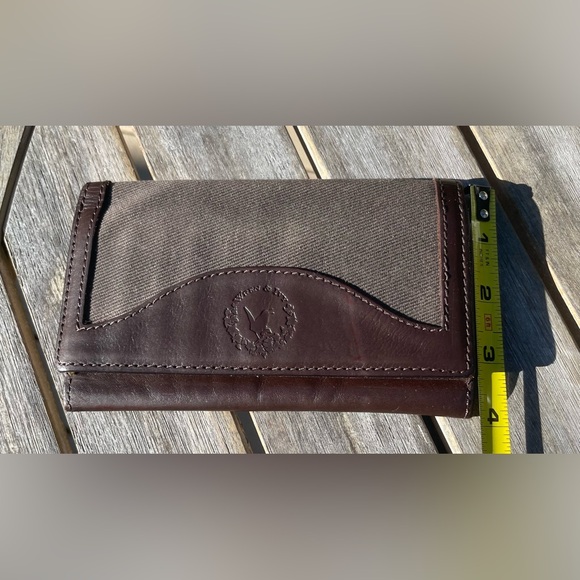 WREN AND IVY ESSENTIALS COAT WALLET - Picture 7 of 7